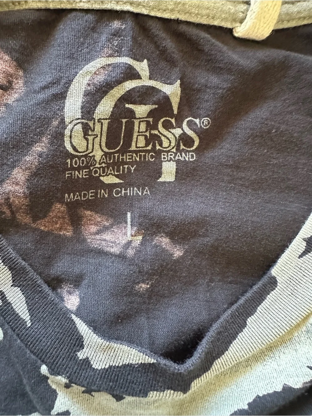 Guess Y2K Black T-Shirt with Cream Graffiti Graphic Print.Size L. - Picture 4 of 4